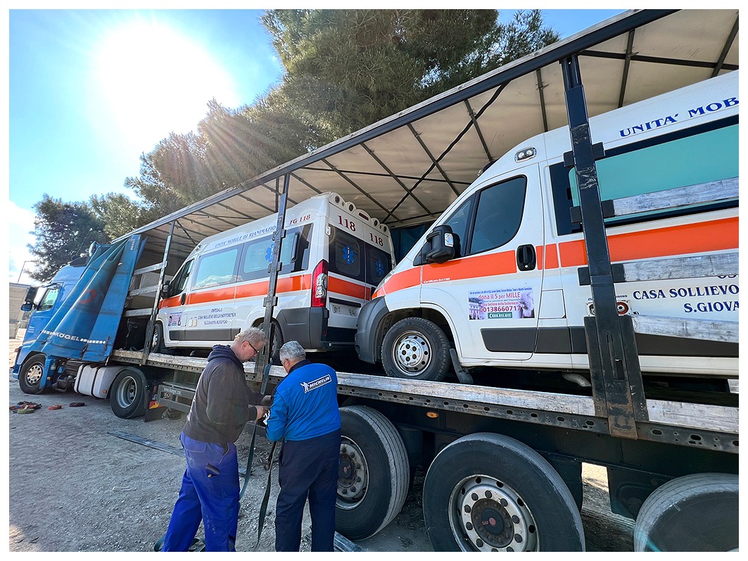 Ambulanze e dispositivi sanitari donati allUcraina 2